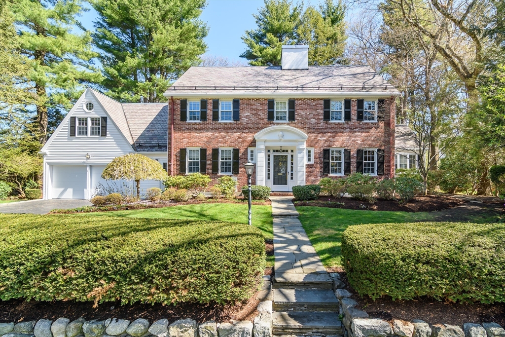 35 Arnold Road Wellesley, MA 02481 - Photo 2 of 28