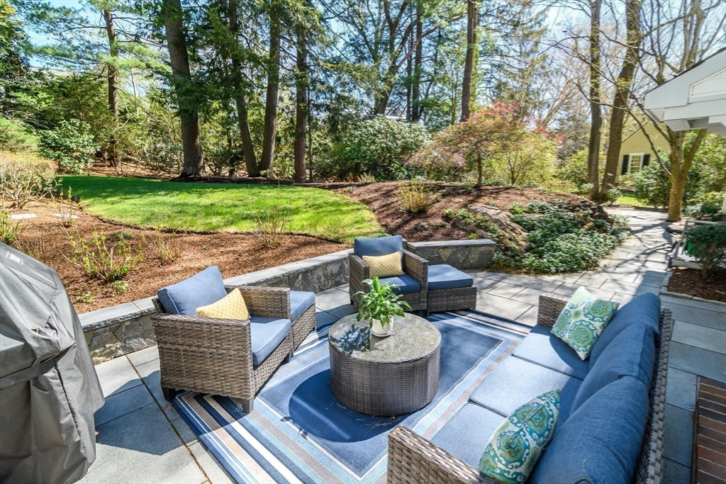 35 Arnold Road Wellesley, MA 02481 - Photo 22 of 28