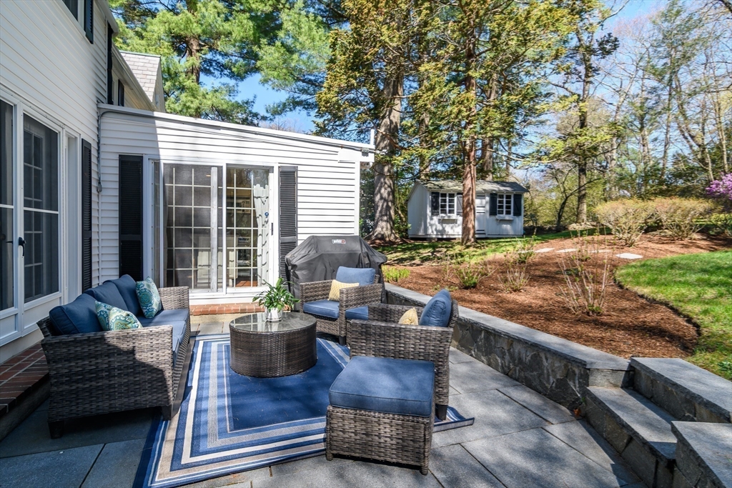 35 Arnold Road Wellesley, MA 02481 - Photo 23 of 28