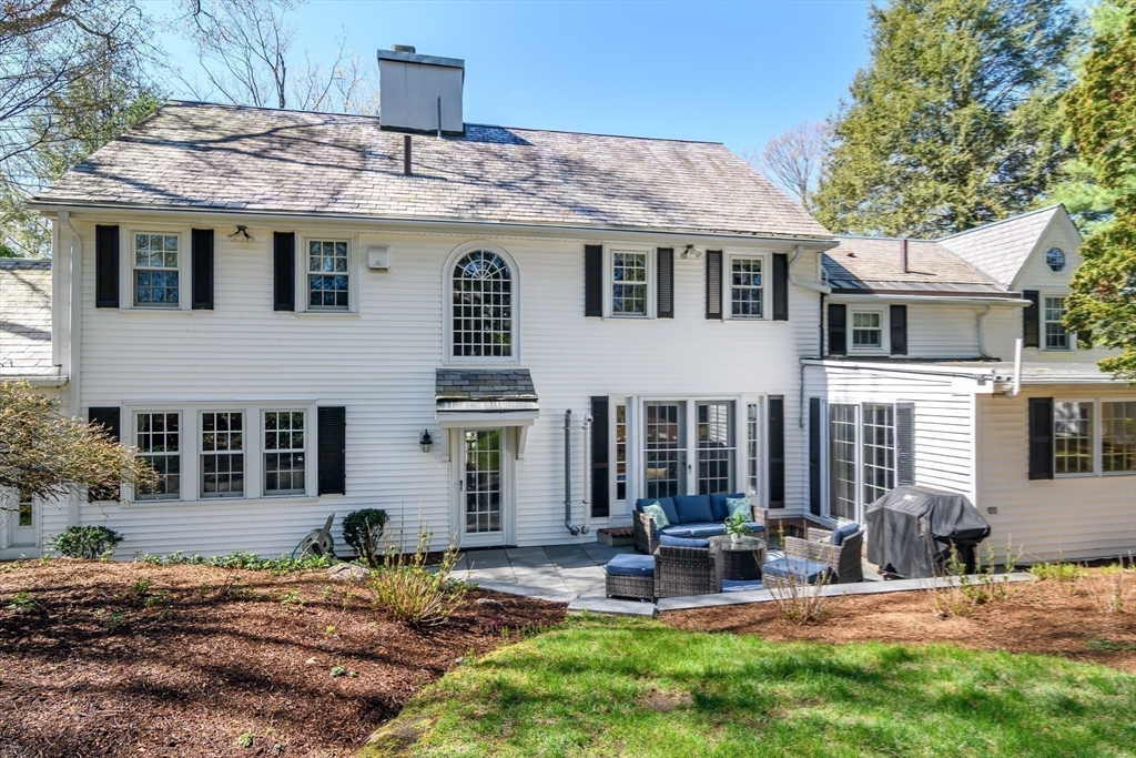 35 Arnold Road Wellesley, MA 02481 - Photo 24 of 28