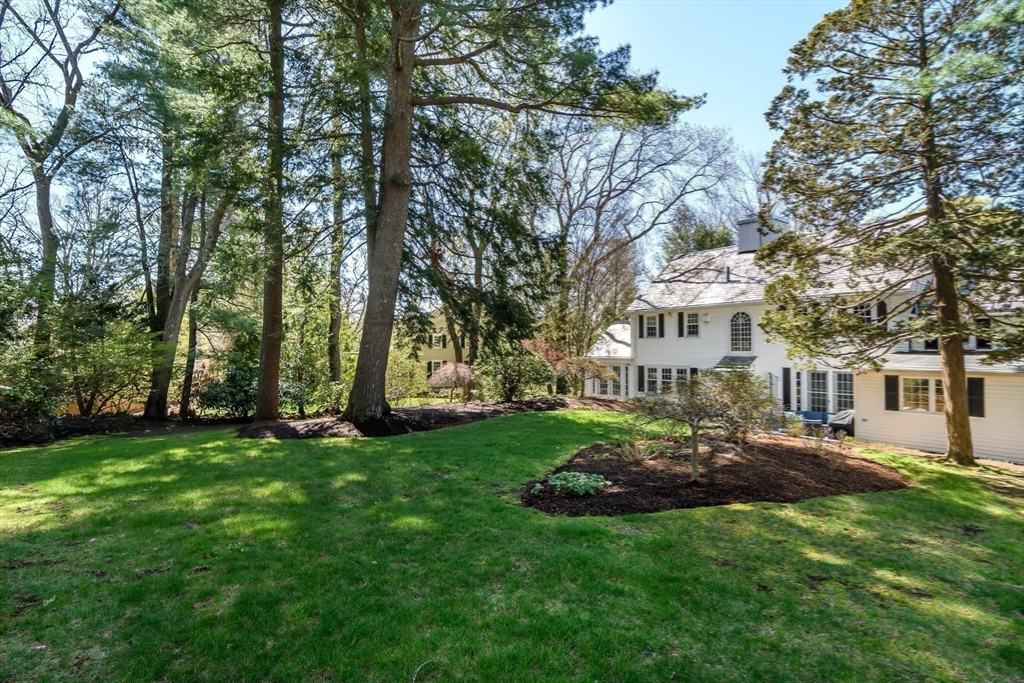 35 Arnold Road Wellesley, MA 02481 - Photo 26 of 28