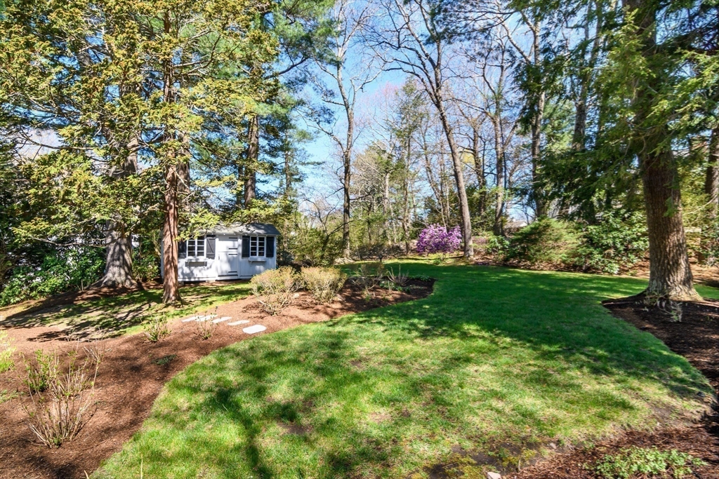 35 Arnold Road Wellesley, MA 02481 - Photo 27 of 28