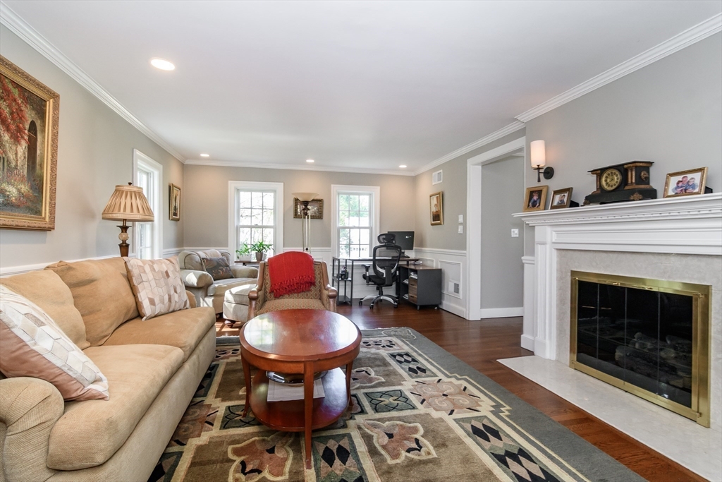 35 Arnold Road Wellesley, MA 02481 - Photo 6 of 28