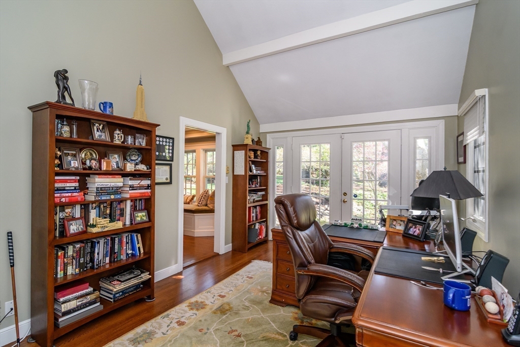 35 Arnold Road Wellesley, MA 02481 - Photo 9 of 28