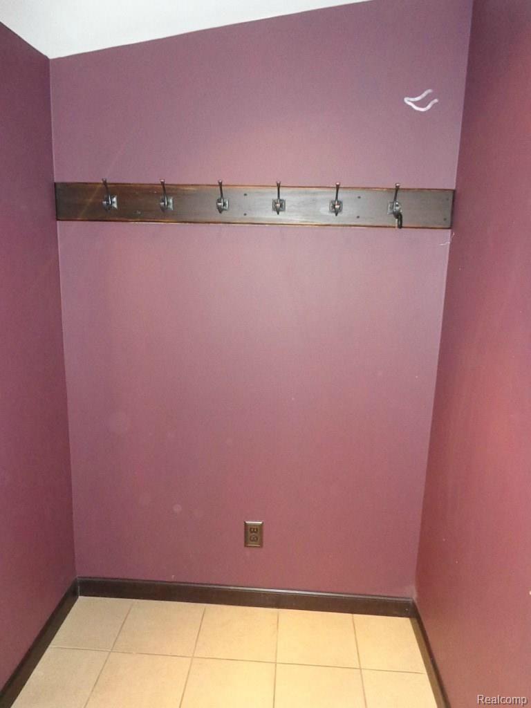 49275 Hanford Road Canton, MI 48187 - Photo 27 of 28 Mud Room