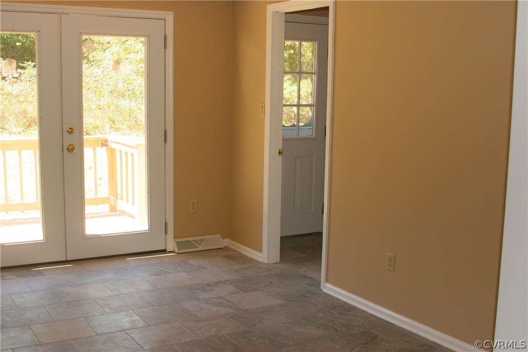 17035 Wilkinson Road Dinwiddie, VA 23841 - Photo 7 of 23 Gallery Image 7