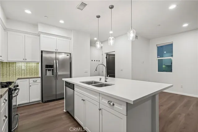 $779,900 | 7619 Patriot Way, Van Nuys, CA 91405