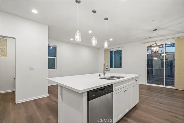 $779,900 | 7619 Patriot Way, Van Nuys, CA 91405