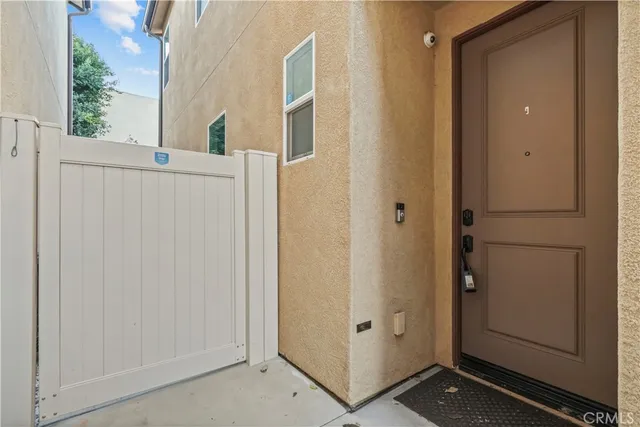 $779,900 | 7619 Patriot Way, Van Nuys, CA 91405