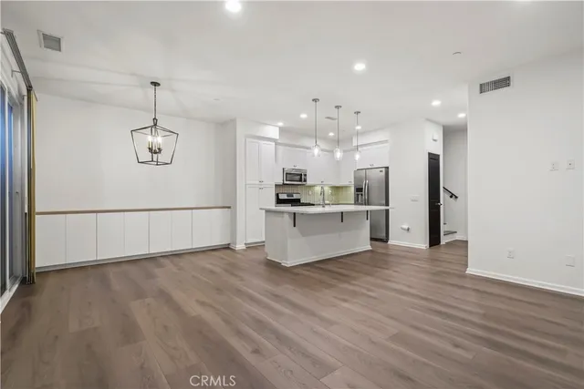 $779,900 | 7619 Patriot Way, Van Nuys, CA 91405