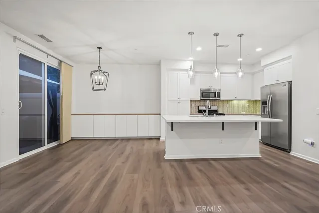 $779,900 | 7619 Patriot Way, Van Nuys, CA 91405