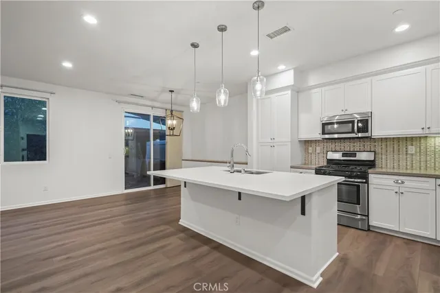 $779,900 | 7619 Patriot Way, Van Nuys, CA 91405