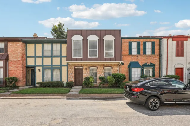 $144,900 | 7700 Creekbend Drive, Unit 70, Houston, TX 77071