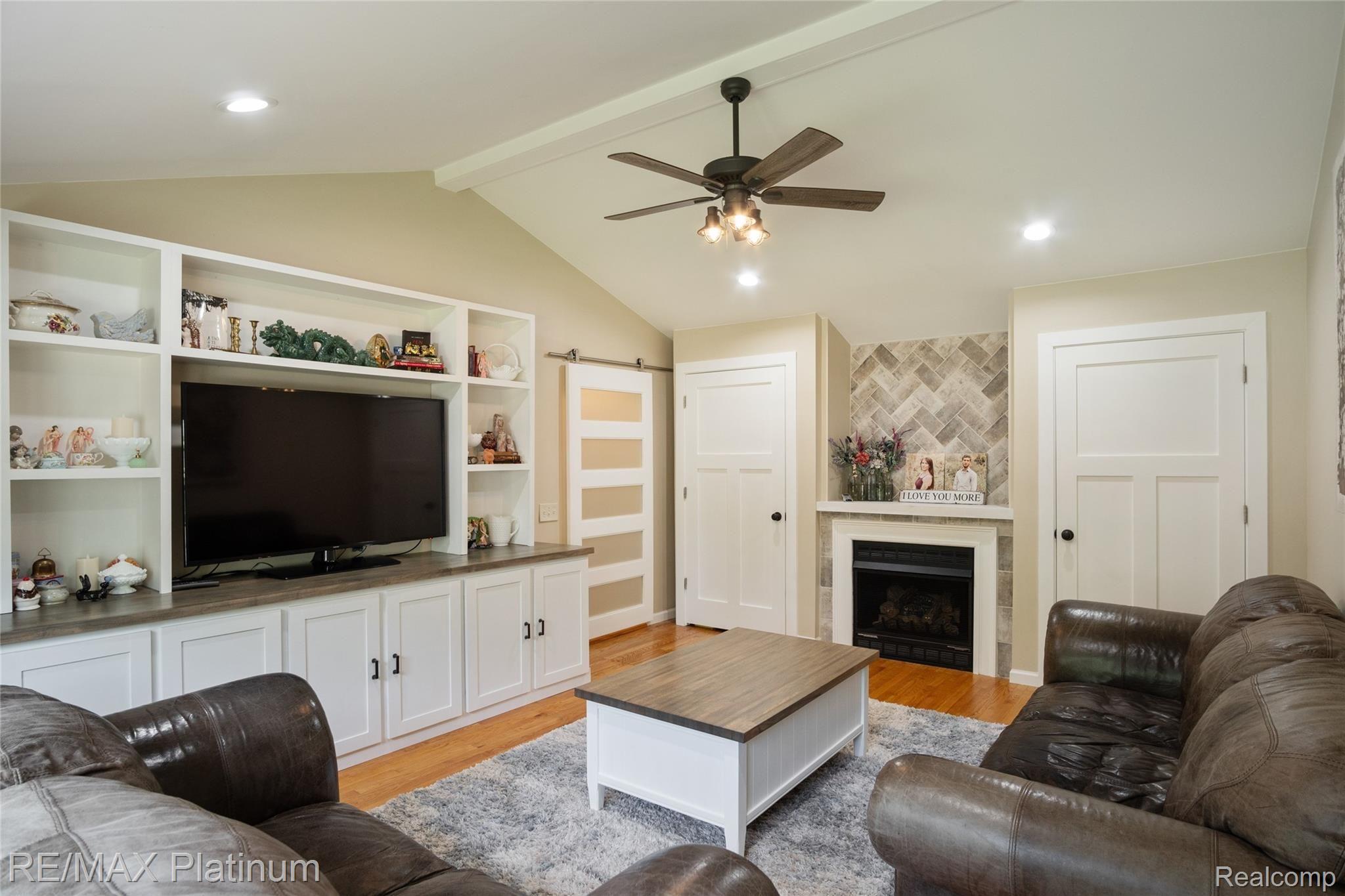 624 Reed Court Northville, MI 48167 - Photo 2 of 19 4.jpg