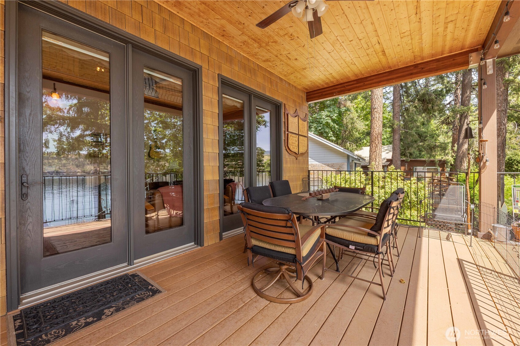 11532 South Lakeshore Road Chelan, WA 98816 - Photo 29 of 40 Gallery Image 29