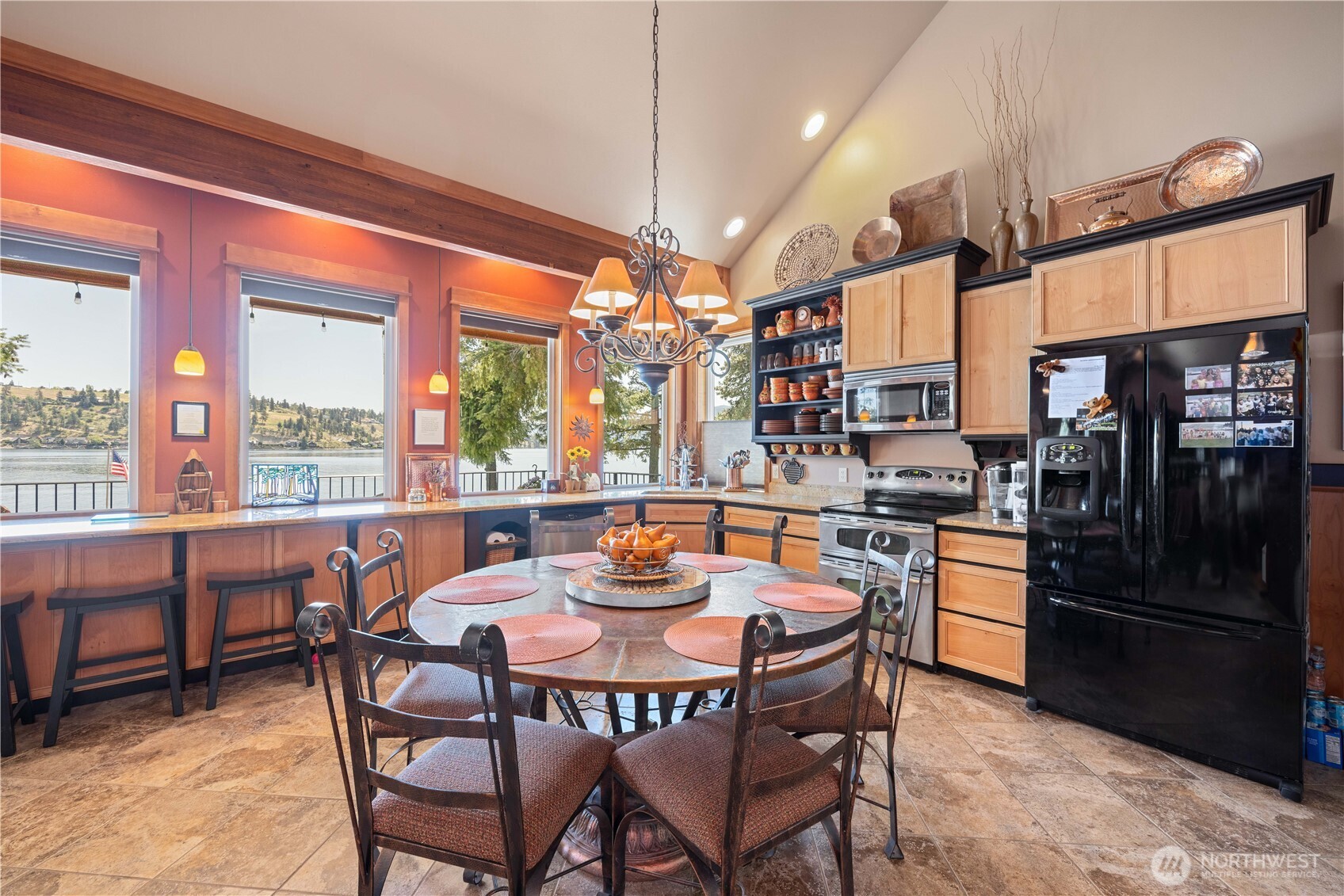 11532 South Lakeshore Road Chelan, WA 98816 - Photo 5 of 40 Gallery Image 5
