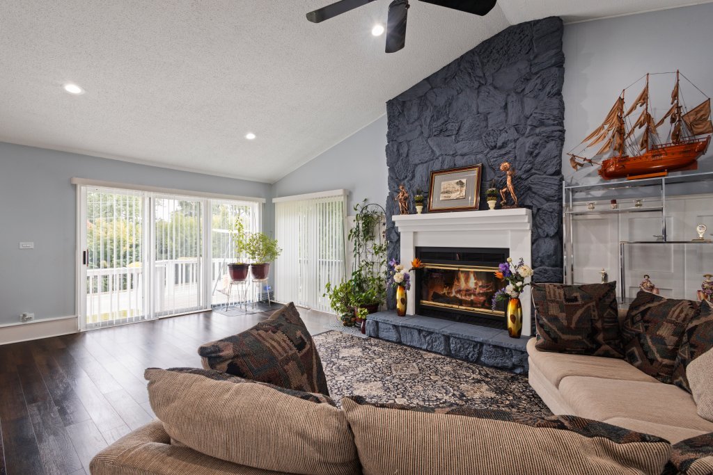 2004 East Parkview Circle Hoffman Estates, IL 60169 - Photo 12 of 36 a living room with furniture and a fireplace