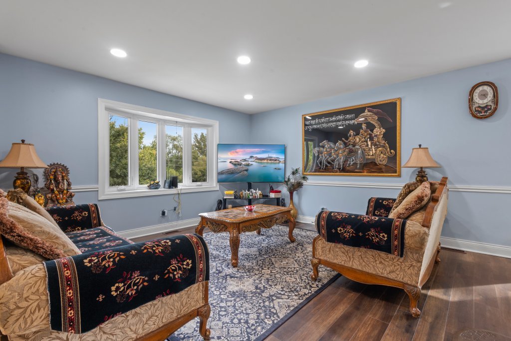 2004 East Parkview Circle Hoffman Estates, IL 60169 - Photo 6 of 36 a living room with furniture and a window