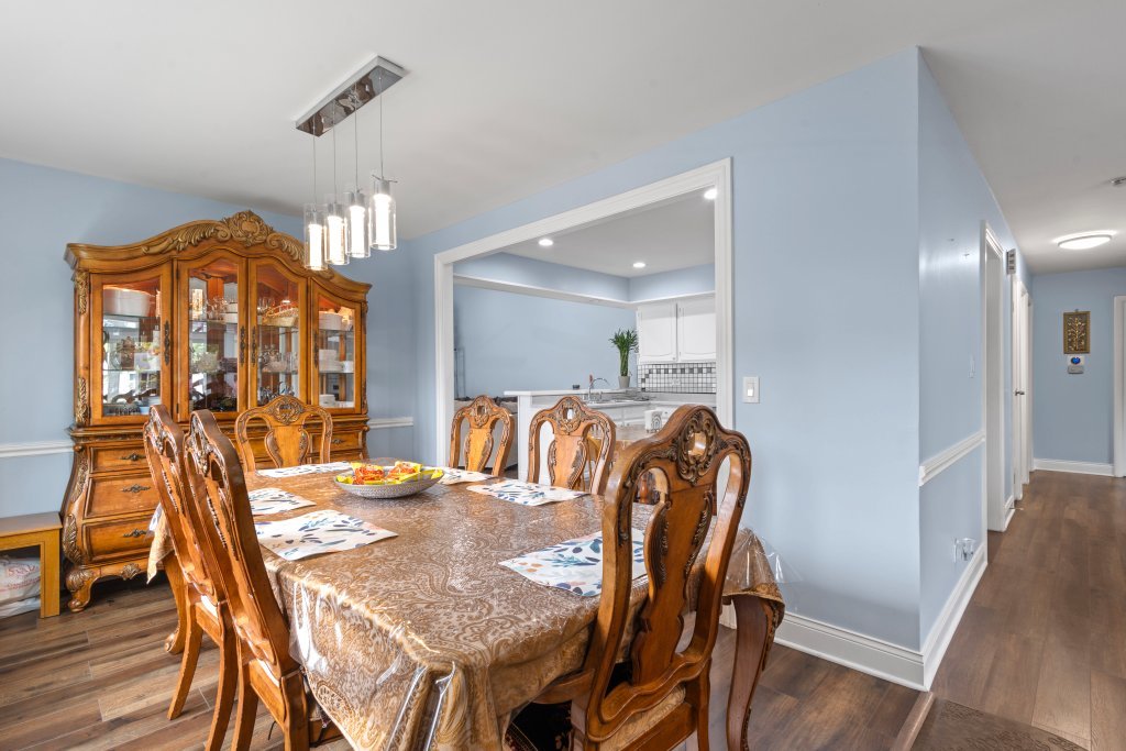 2004 East Parkview Circle Hoffman Estates, IL 60169 - Photo 7 of 36 a dinning room dining space with furniture