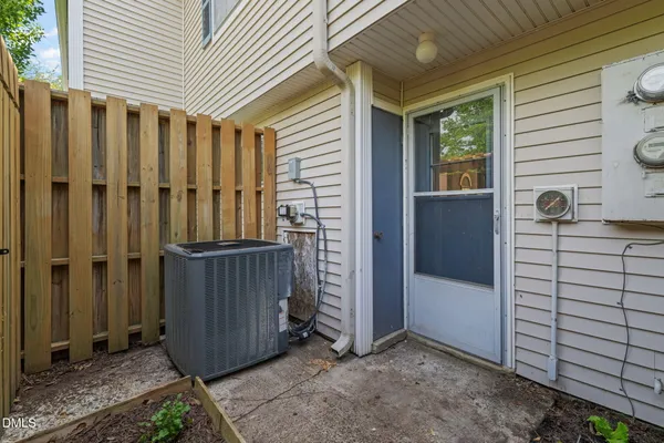 $285,000 | 220 Elizabeth Street, Unit E7, Chapel Hill, NC 27514