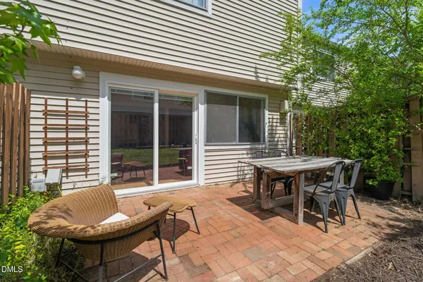 $285,000 | 220 Elizabeth Street, Unit E7, Chapel Hill, NC 27514