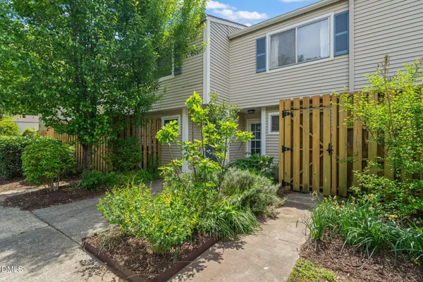 $285,000 | 220 Elizabeth Street, Unit E7, Chapel Hill, NC 27514