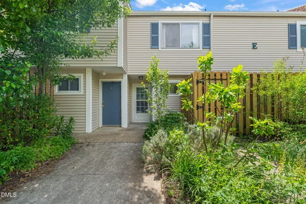 $285,000 | 220 Elizabeth Street, Unit E7, Chapel Hill, NC 27514
