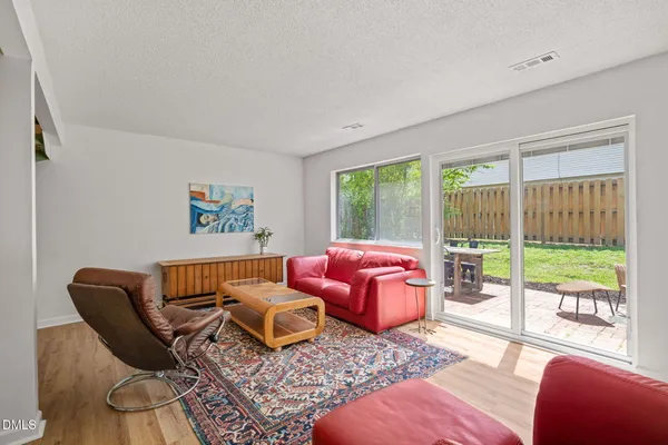 $285,000 | 220 Elizabeth Street, Unit E7, Chapel Hill, NC 27514