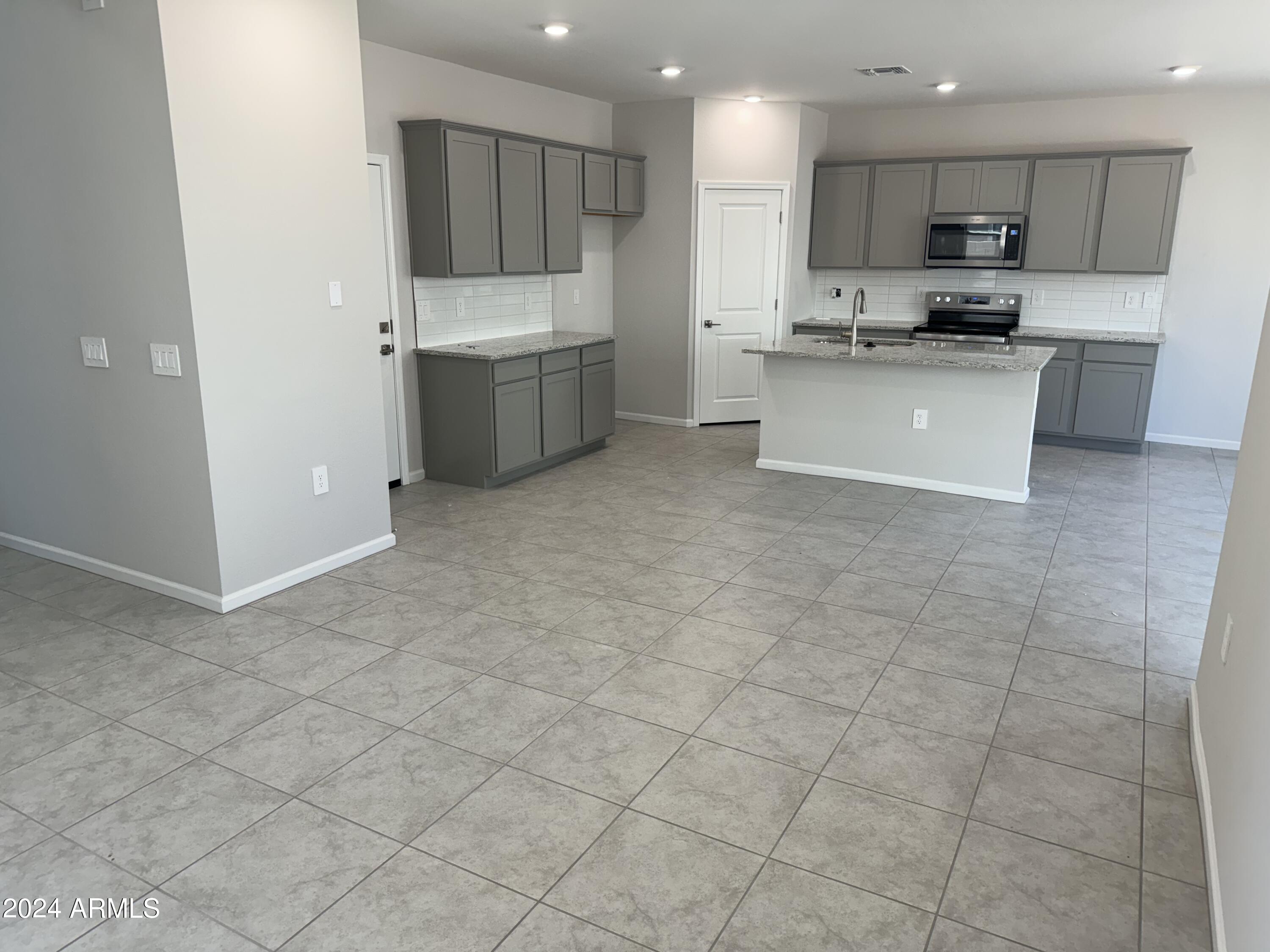 4685 South Yellow Peak Road Apache Junction, AZ 85119 - Photo 3 of 22 Kitchen 2