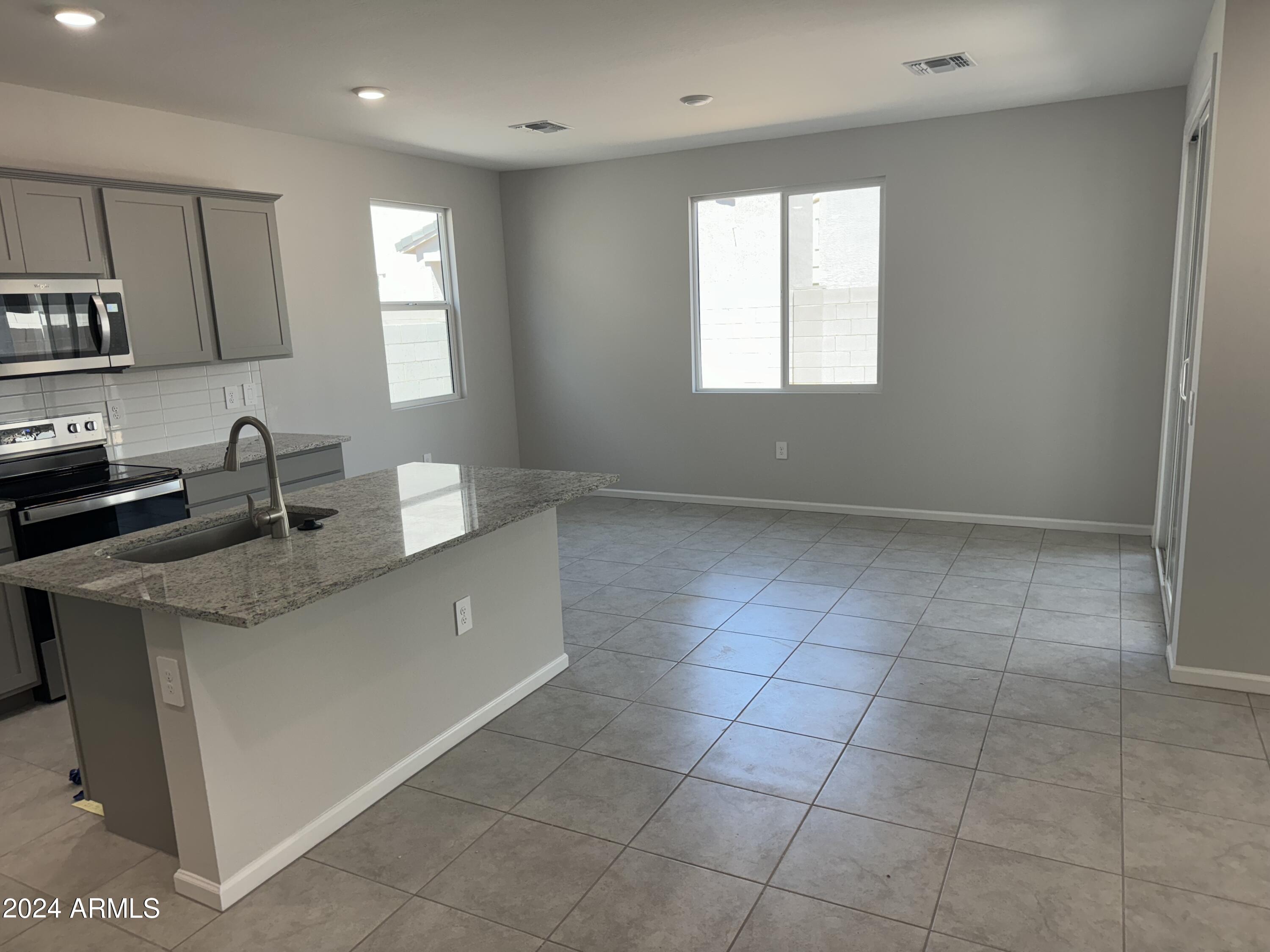 4685 South Yellow Peak Road Apache Junction, AZ 85119 - Photo 5 of 22 Dining room