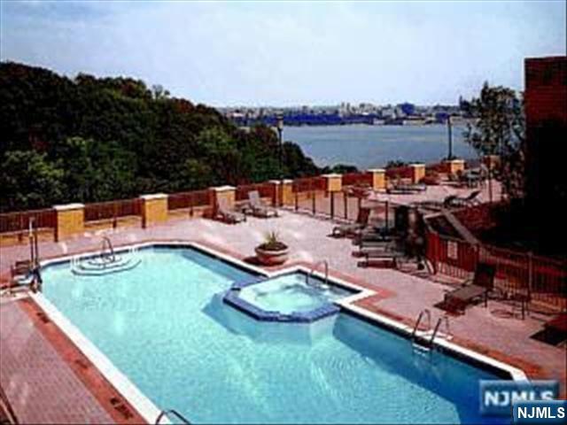 100 Old Palisade Road, Unit 702 Fort Lee, NJ 07024 - Photo 6 of 37