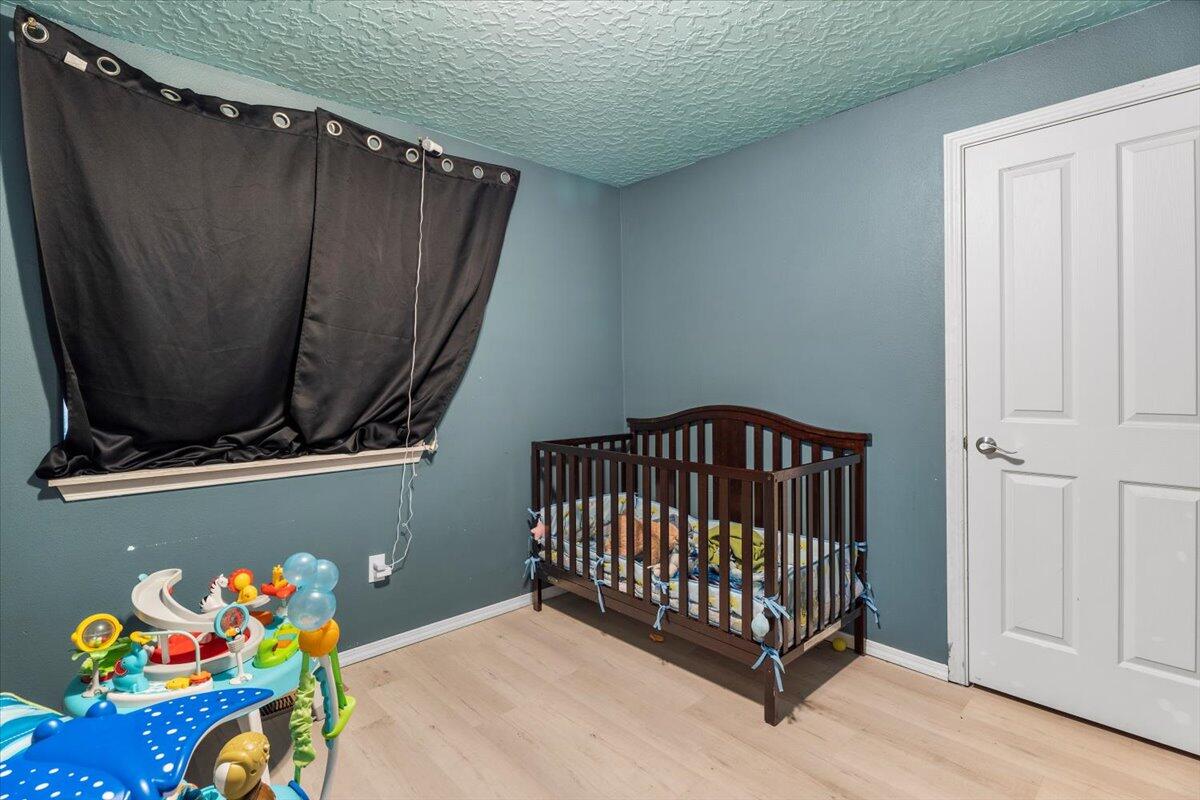 16493 Riley Drive La Pine, OR 97739 - Photo 11 of 18 07-Guest Bed 2