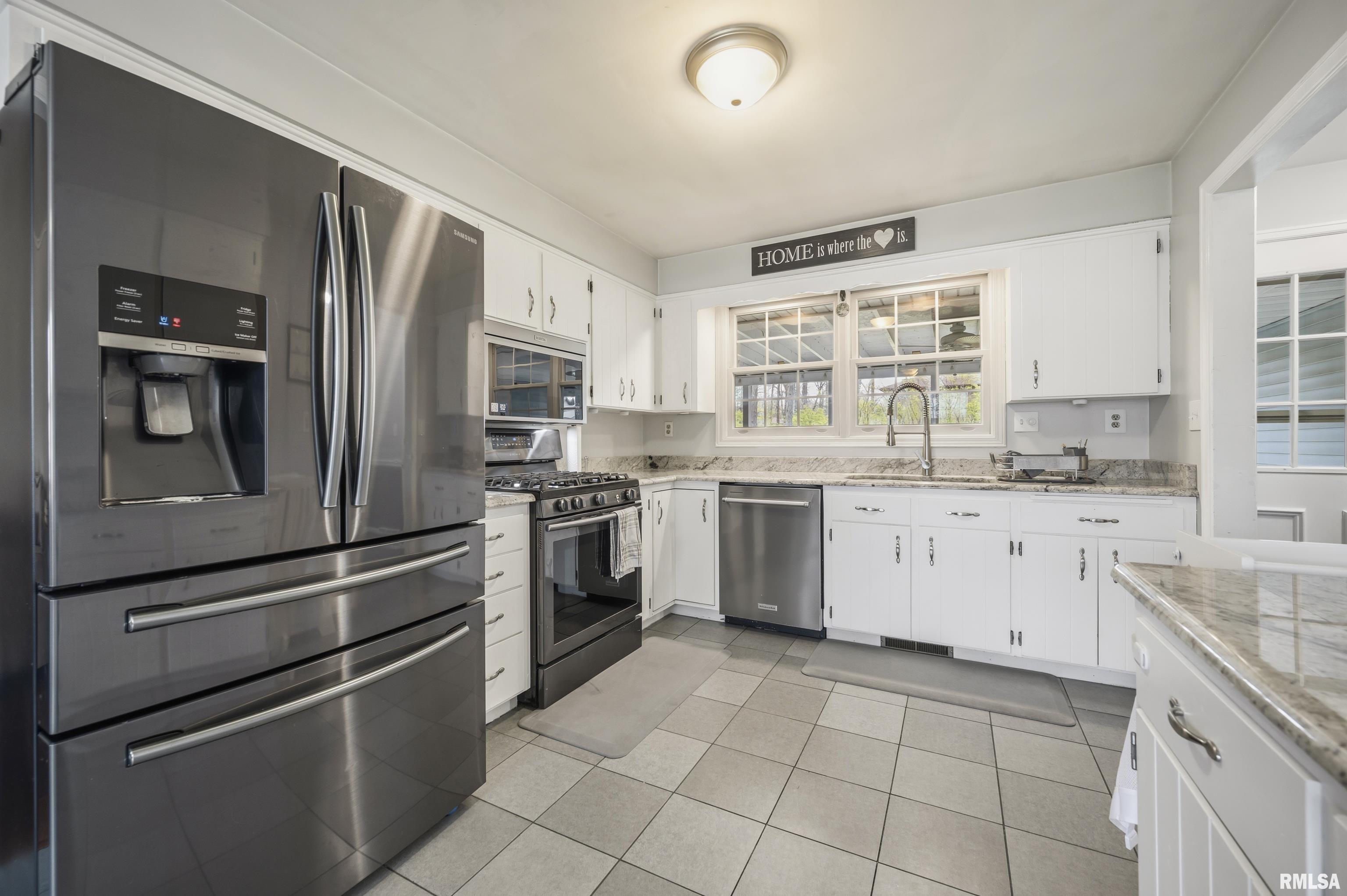 6502 North Post Oak Road Peoria, IL 61615 - Photo 13 of 42