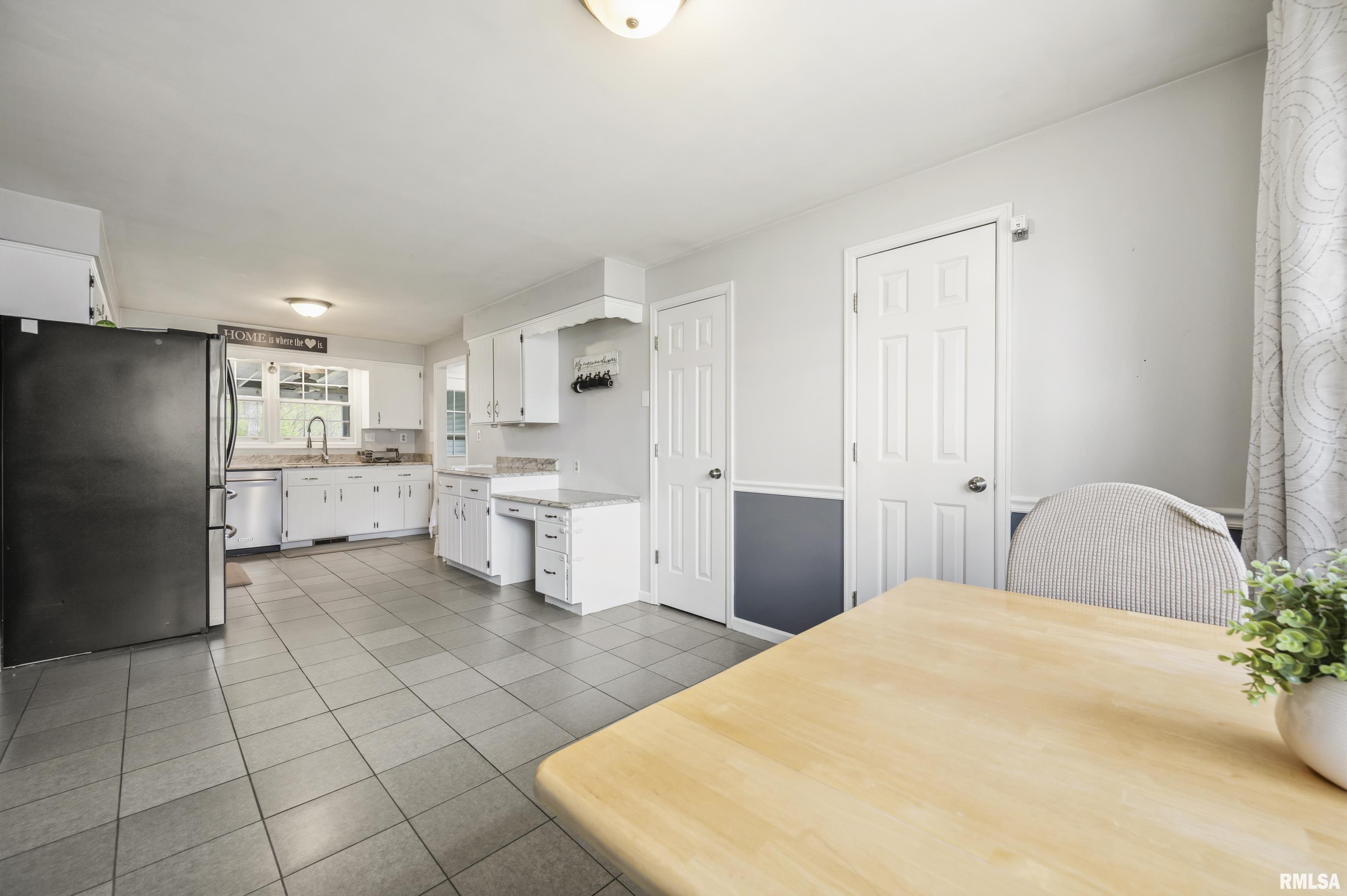 6502 North Post Oak Road Peoria, IL 61615 - Photo 14 of 42