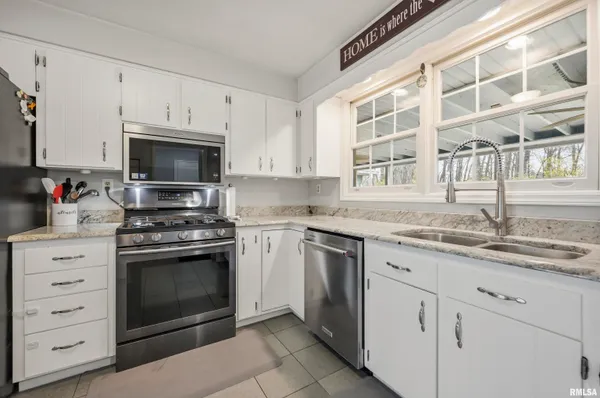 $269,900 | 6502 North Post Oak Road, Peoria, IL 61615