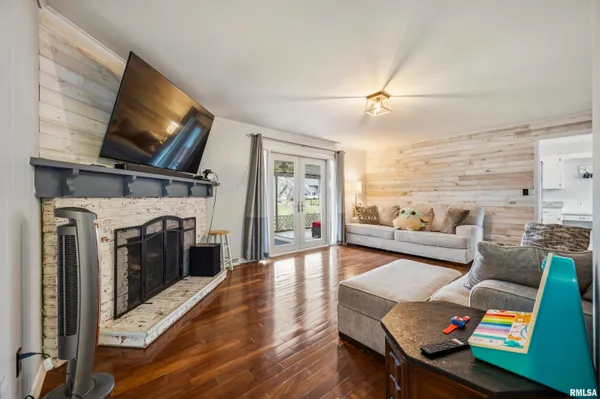 $269,900 | 6502 North Post Oak Road, Peoria, IL 61615