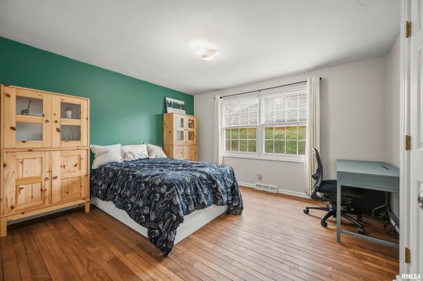 $269,900 | 6502 North Post Oak Road, Peoria, IL 61615