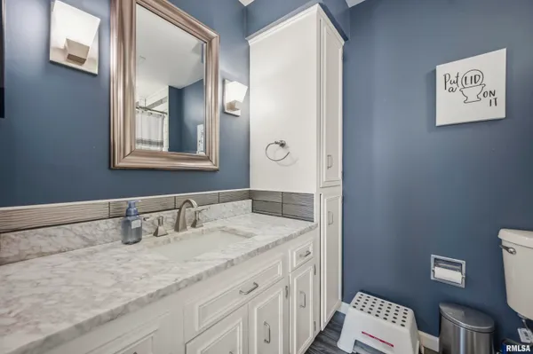 $269,900 | 6502 North Post Oak Road, Peoria, IL 61615