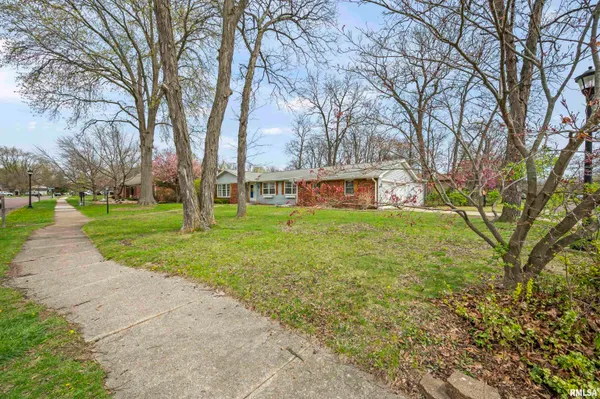 $269,900 | 6502 North Post Oak Road, Peoria, IL 61615