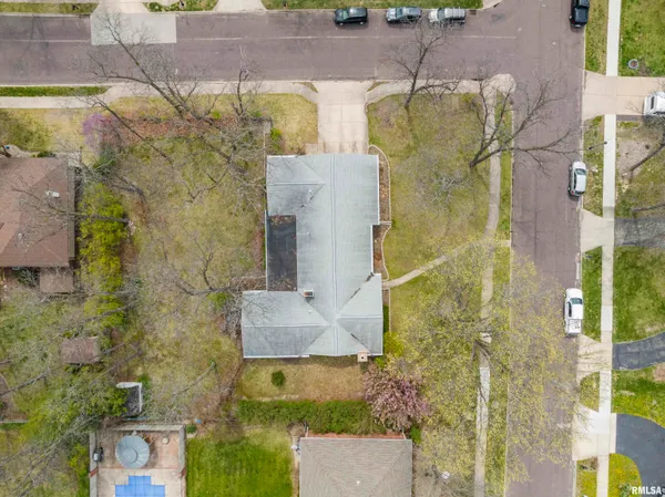 $269,900 | 6502 North Post Oak Road, Peoria, IL 61615