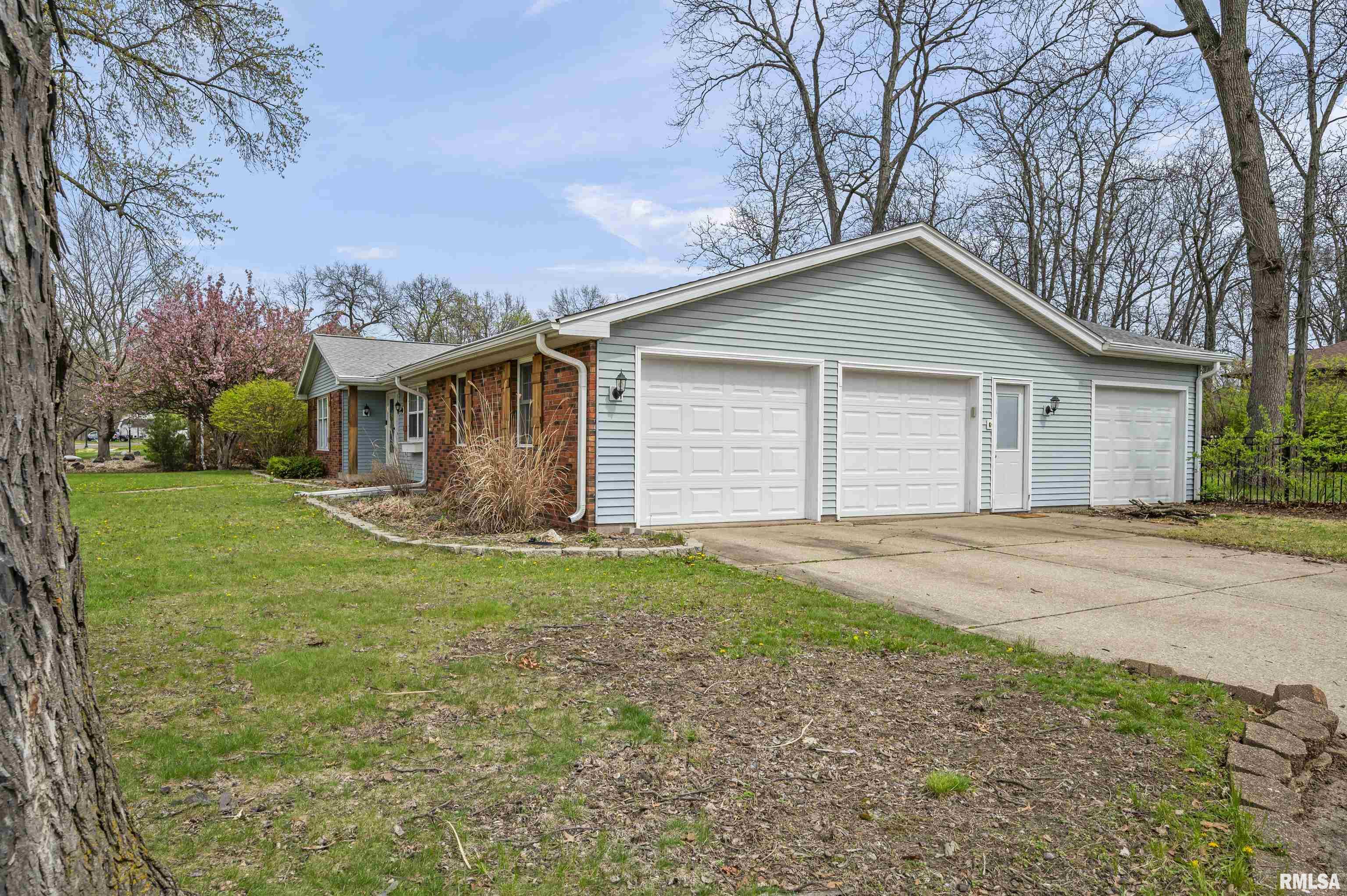 6502 North Post Oak Road Peoria, IL 61615 - Photo 5 of 42