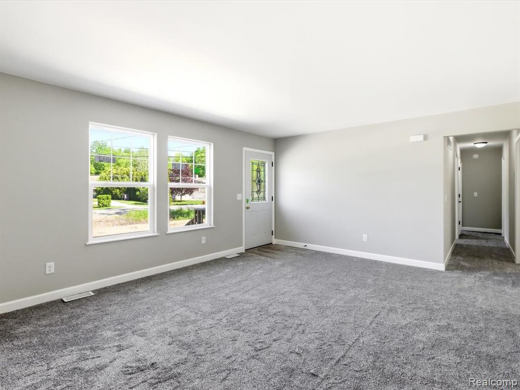 2921 Beach Road Port Huron, MI 48060 - Photo 9 of 29