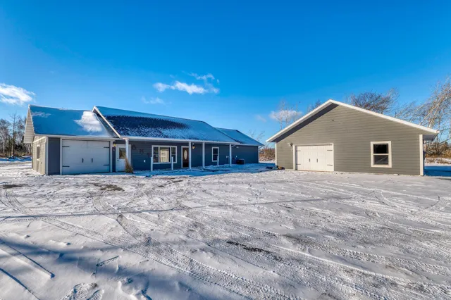 $425,000 | 657 Frohn Road Southeast, Bemidji, MN 56601