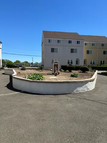 $184,900 | 60 Gilmore Street, Unit 21, Bridgeport, CT 06608