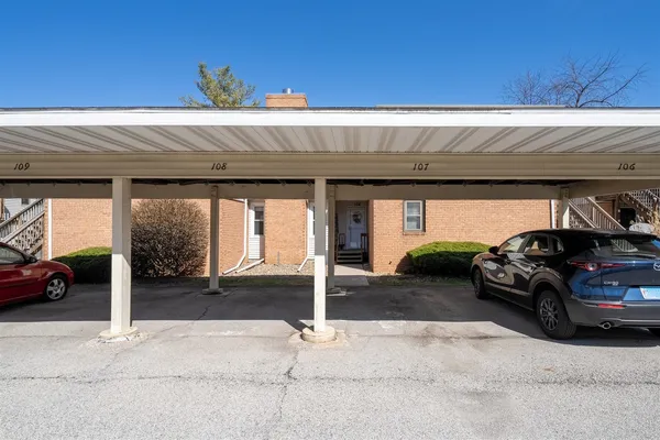 $138,900 | 903 North Linden Street, Unit 108, Normal, IL 61761