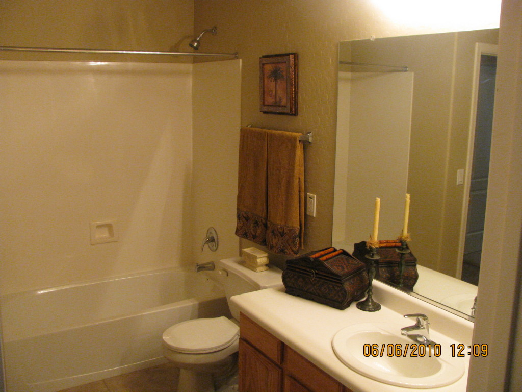 42328 West Venture Road Maricopa, AZ 85138 - Photo 8 of 9 BATHROOM
