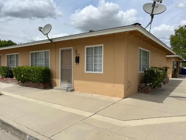 $1,400 | 1301 19th Avenue, Kingsburg, CA 93631