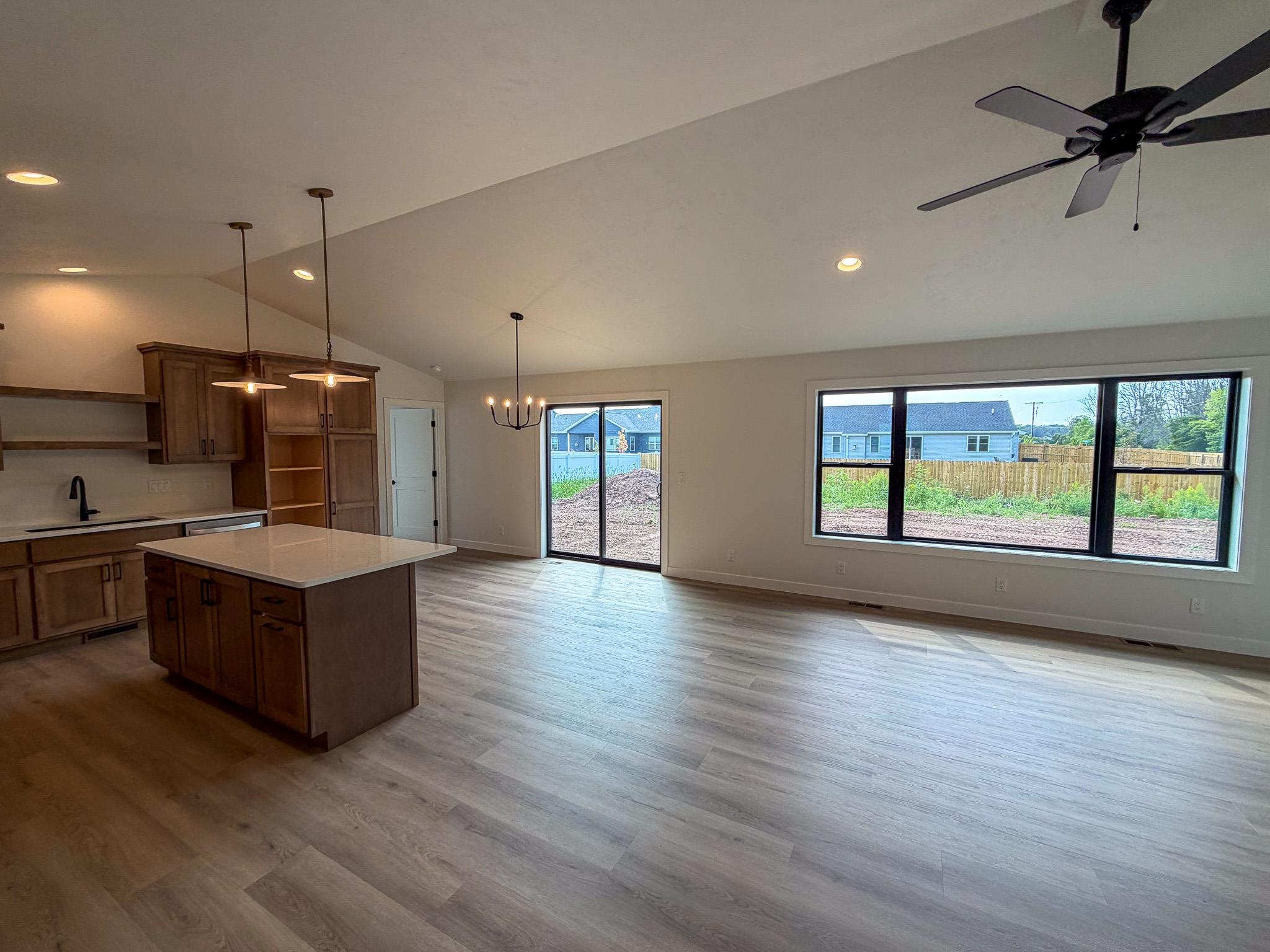 N8891 Killarney Way Menasha, WI 54952 - Photo 4 of 24 Gallery Image 4
