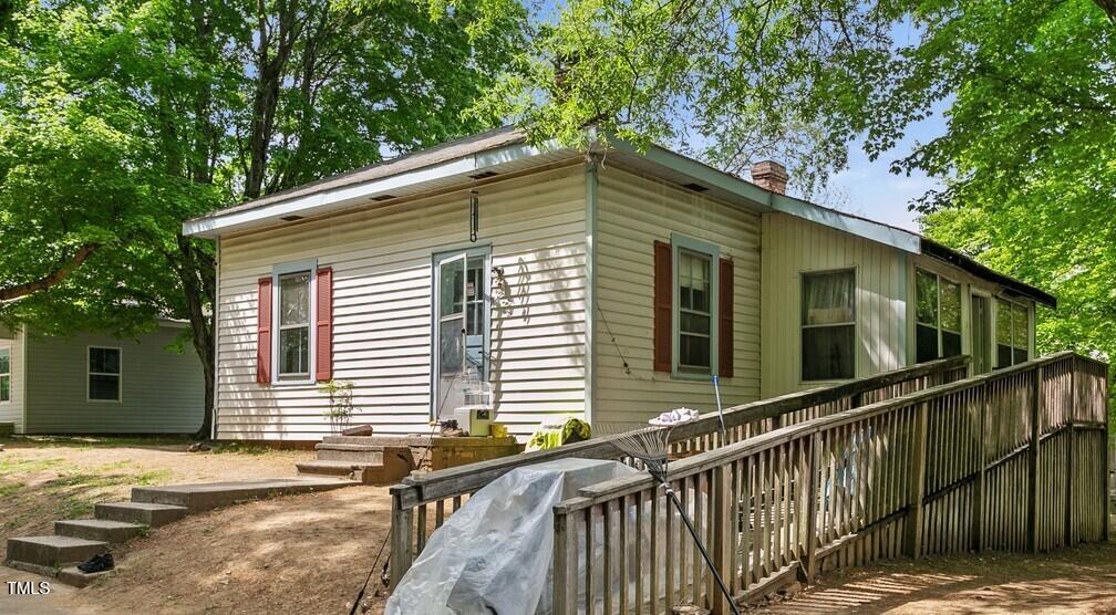 1701 Sunset Street Roxboro, NC 27573 - Photo 2 of 7 002