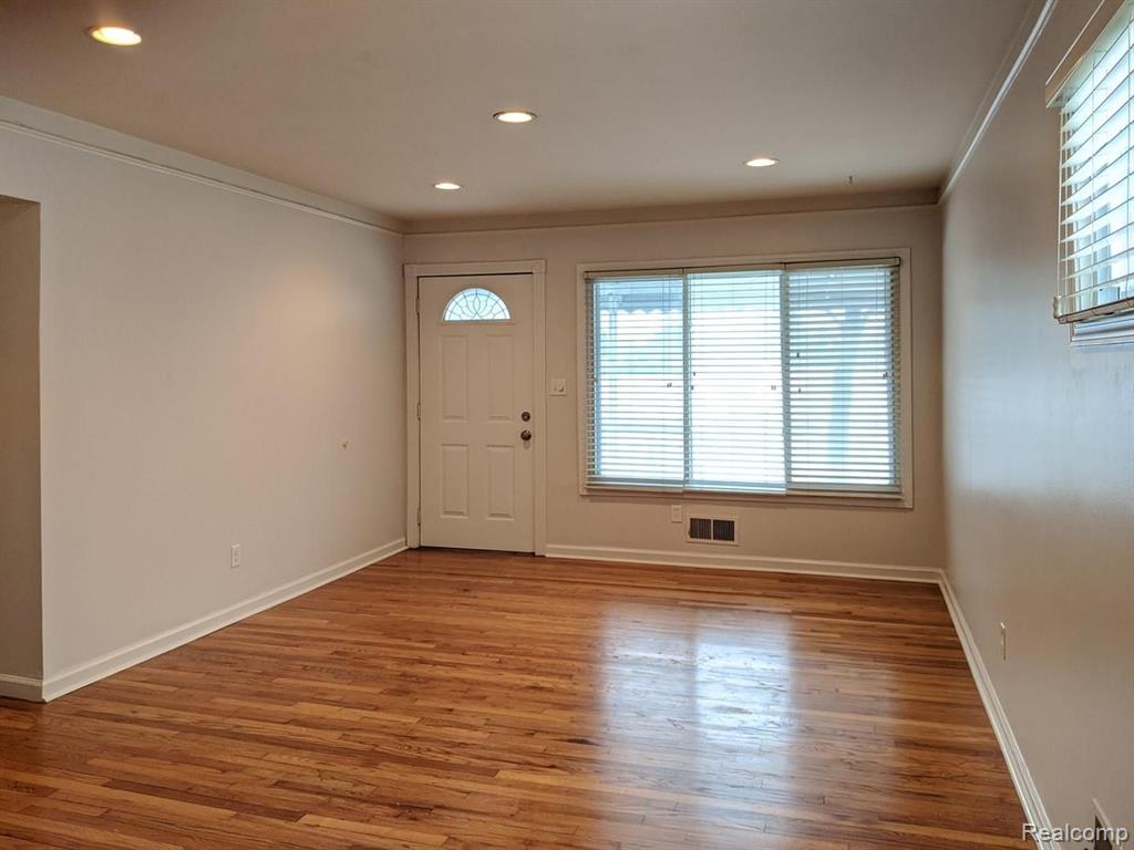 2574 Greenfield Road Berkley, MI 48072 - Photo 3 of 11